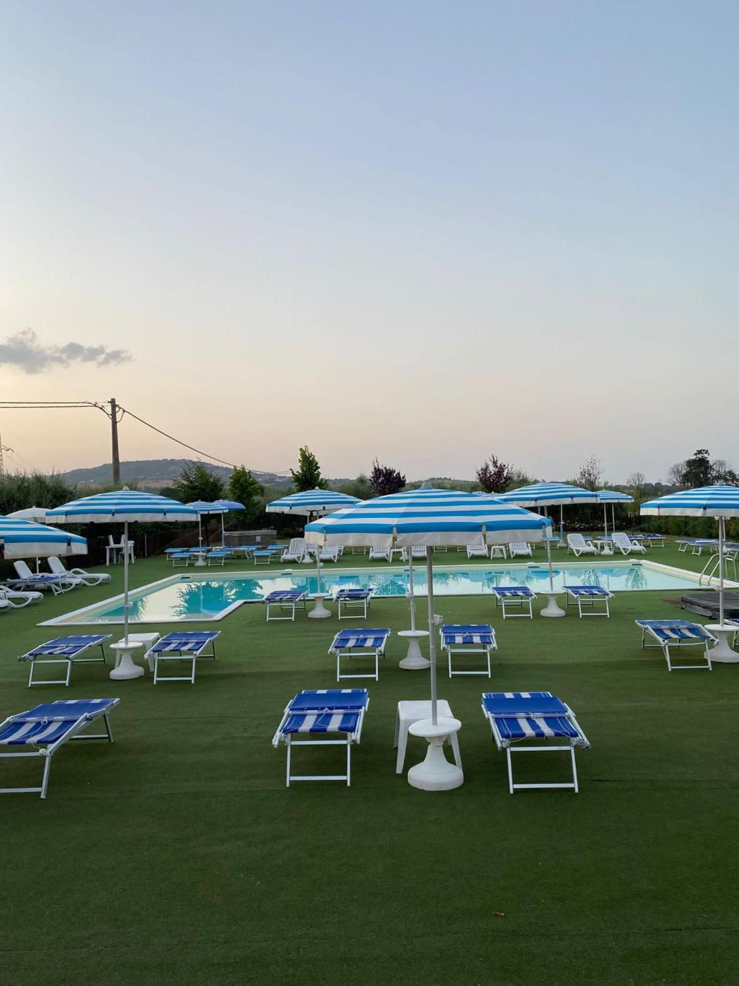 Hotel Ristorante Casa Rossa Alba Adriatica Eksteriør bilde