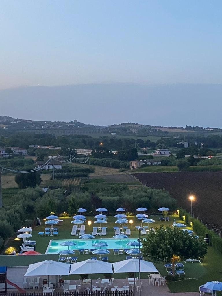 Hotel Ristorante Casa Rossa Alba Adriatica Eksteriør bilde