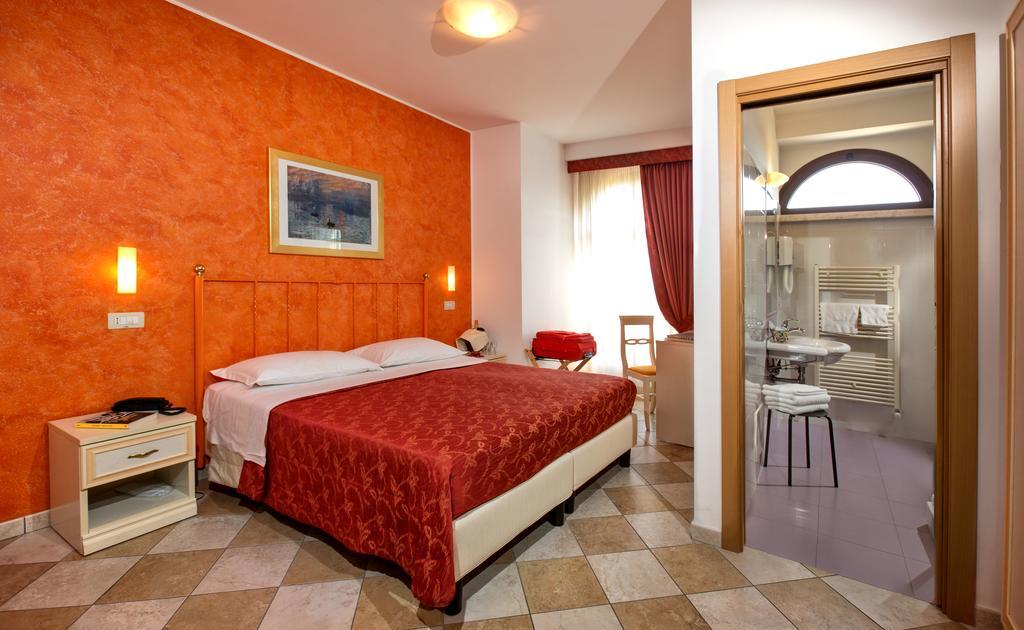 Hotel Ristorante Casa Rossa Alba Adriatica Eksteriør bilde