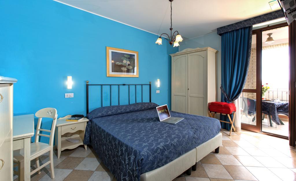 Hotel Ristorante Casa Rossa Alba Adriatica Eksteriør bilde
