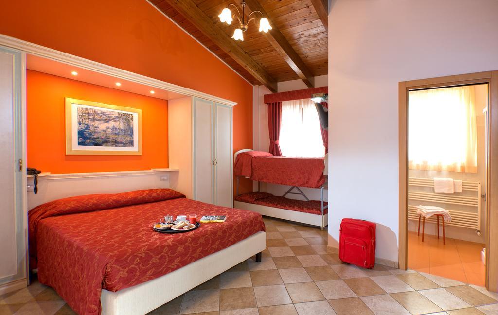 Hotel Ristorante Casa Rossa Alba Adriatica Eksteriør bilde