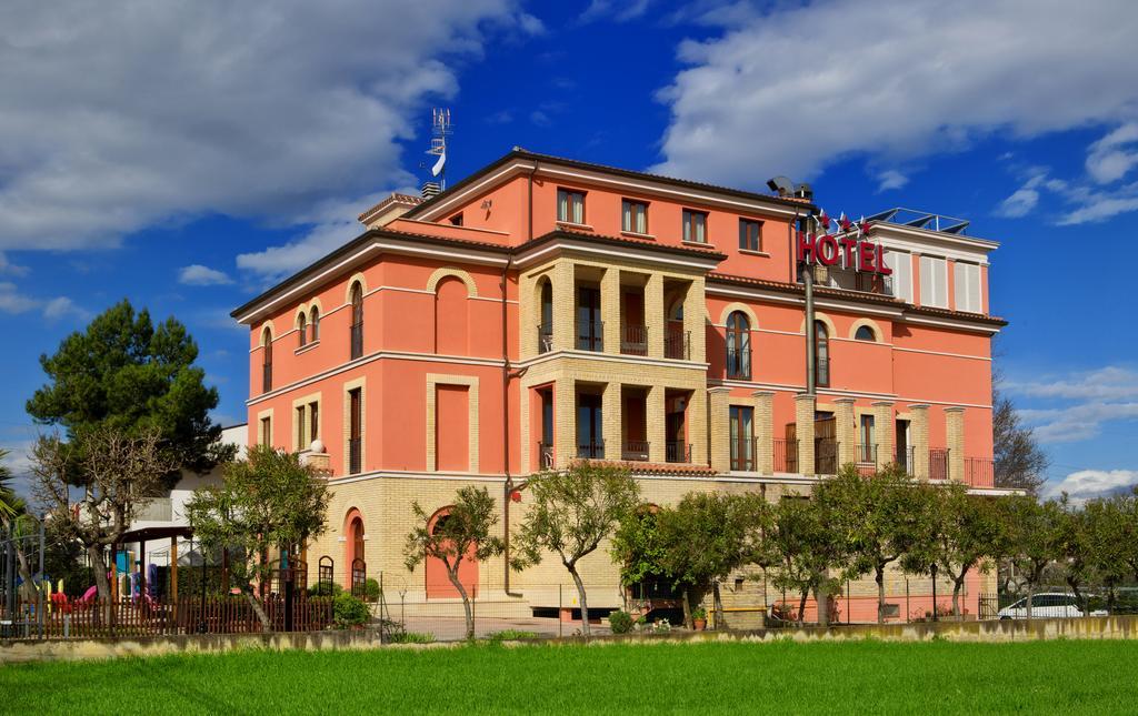 Hotel Ristorante Casa Rossa Alba Adriatica Eksteriør bilde