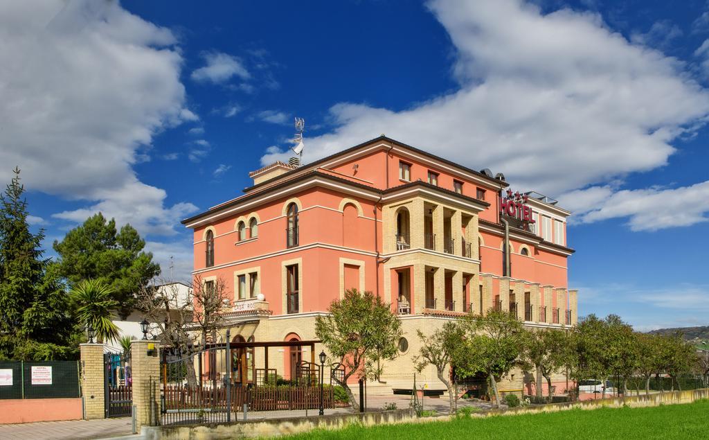 Hotel Ristorante Casa Rossa Alba Adriatica Eksteriør bilde