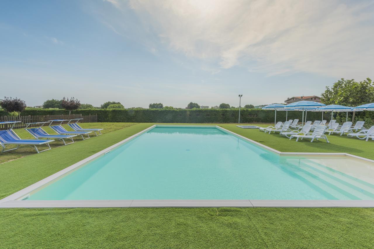 Hotel Ristorante Casa Rossa Alba Adriatica Eksteriør bilde