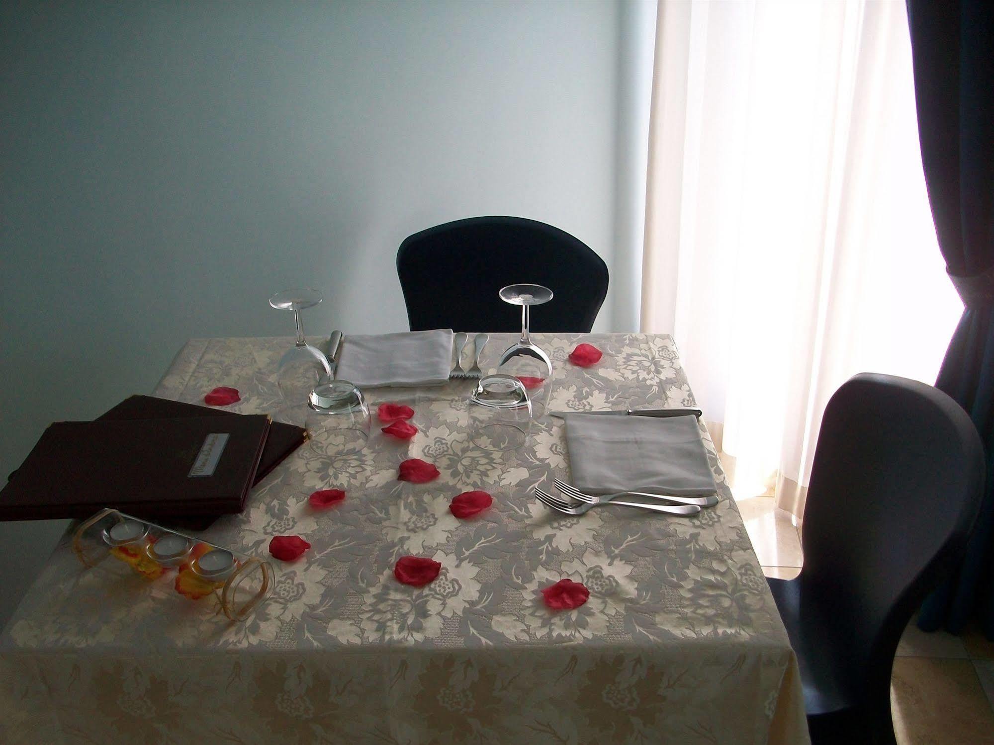Hotel Ristorante Casa Rossa Alba Adriatica Eksteriør bilde