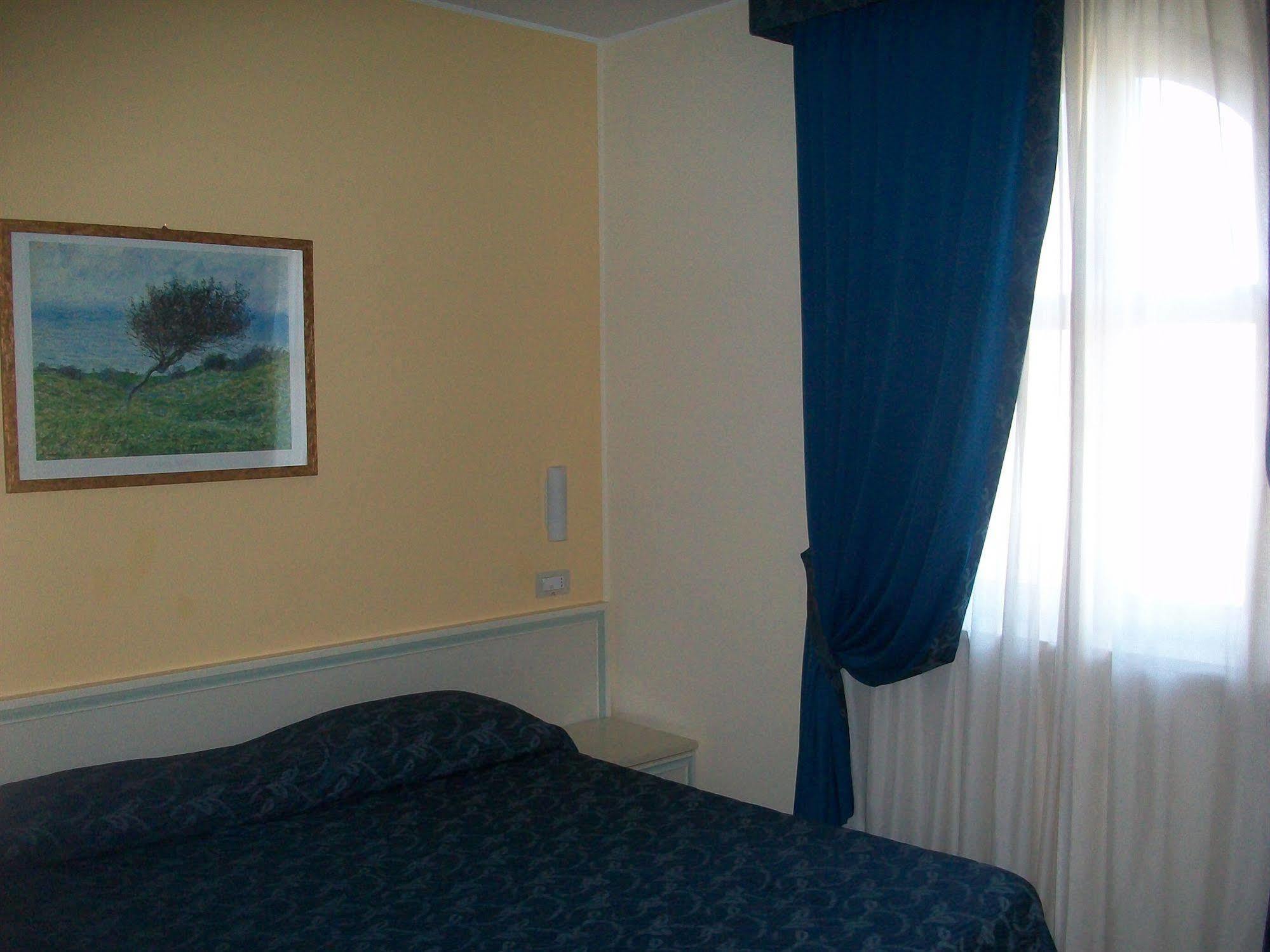 Hotel Ristorante Casa Rossa Alba Adriatica Eksteriør bilde